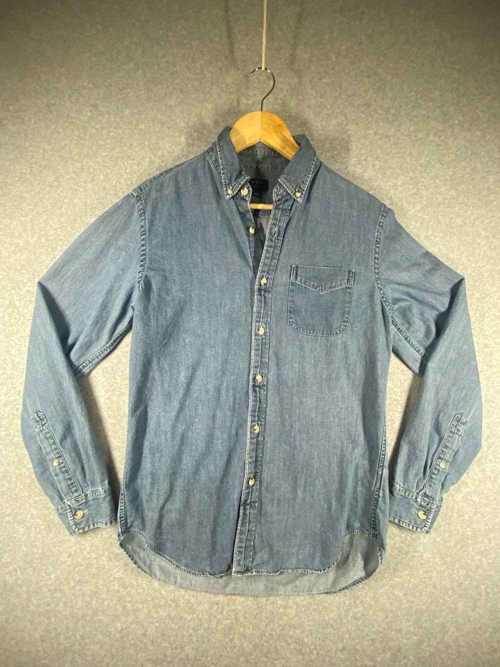 J. Crew Chambray Shirt Men’s S Blue Denim Button-Down Long Sleeve Classic casual
